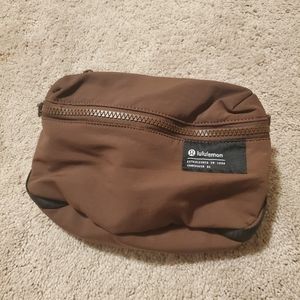 Lululemon Clean Lines belt bag